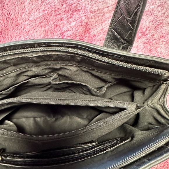 Classic style vegan handbag - Picture 5 of 9